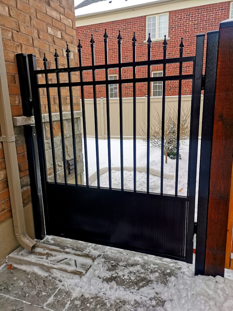 Aluminum Gate Black